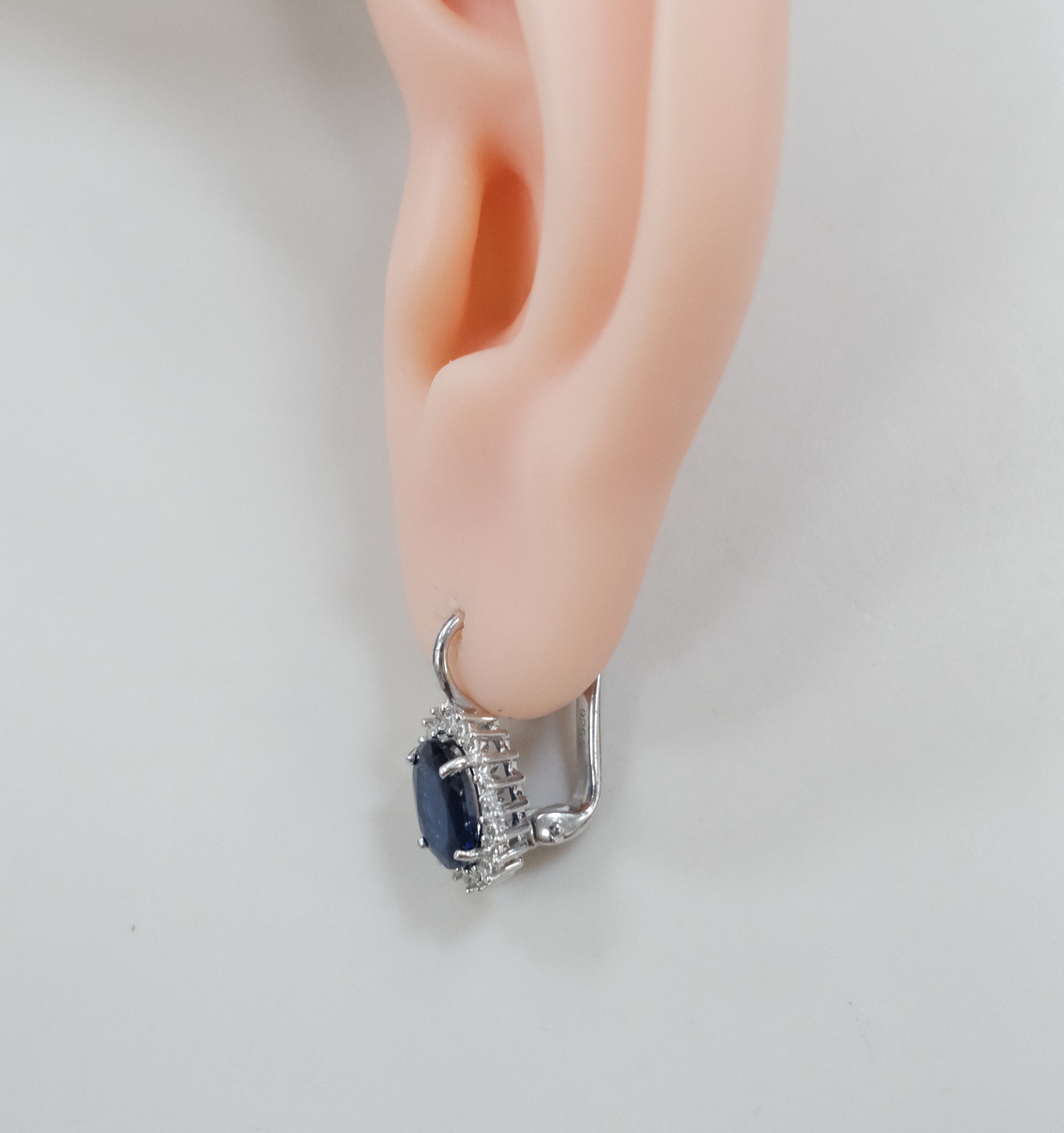 Серебряные серьги с сапфирами